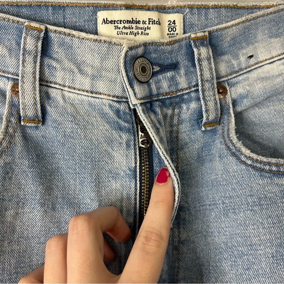 Abercrombie & Fitch Curve Love The Ankle Straight Ultra High Rise Jeans - Picture 4 of 4